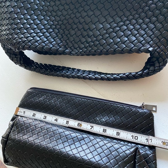 Vegan leather handbag with pouch from Nordstrom - Picture 13 of 13